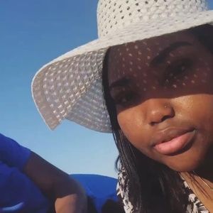 Meet your Posher, Nayasia